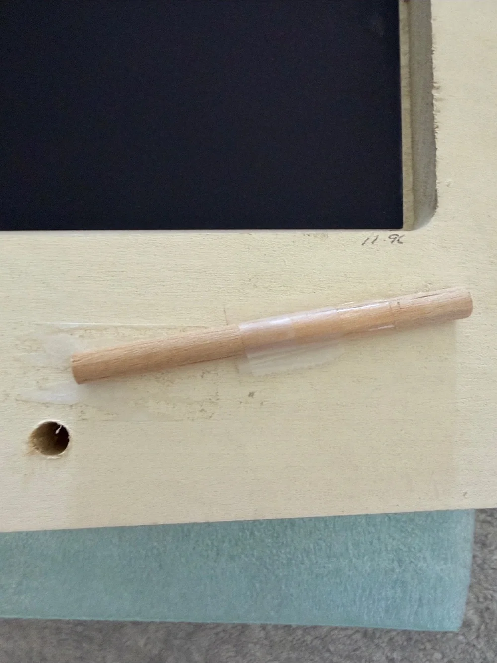 Hand-Painted Cream Wooden Picture Frame with Asparagus Accents